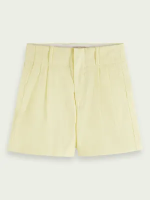 High-rise pleated shorts in Popcorn