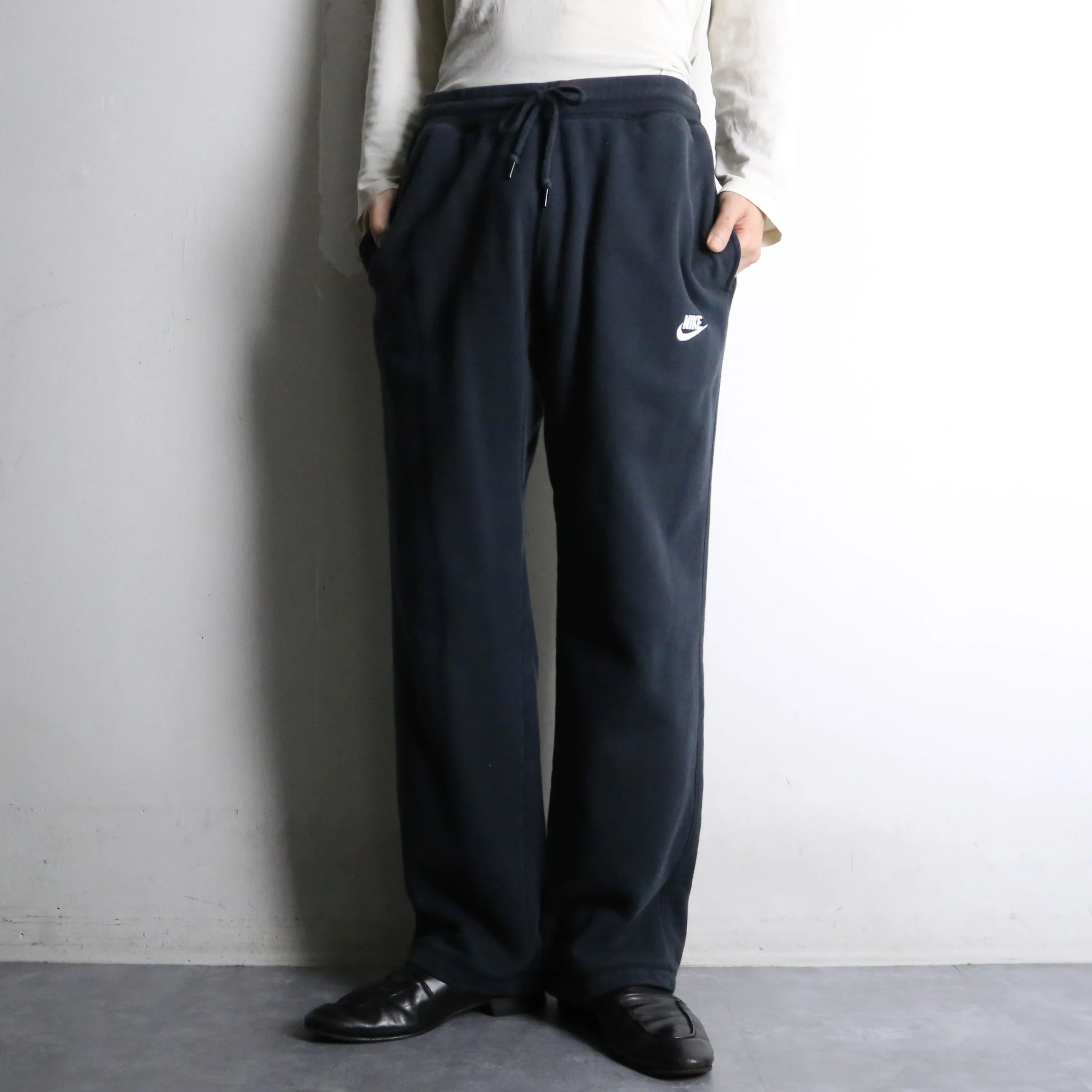 "NIKE" black color wide straight sweat pants