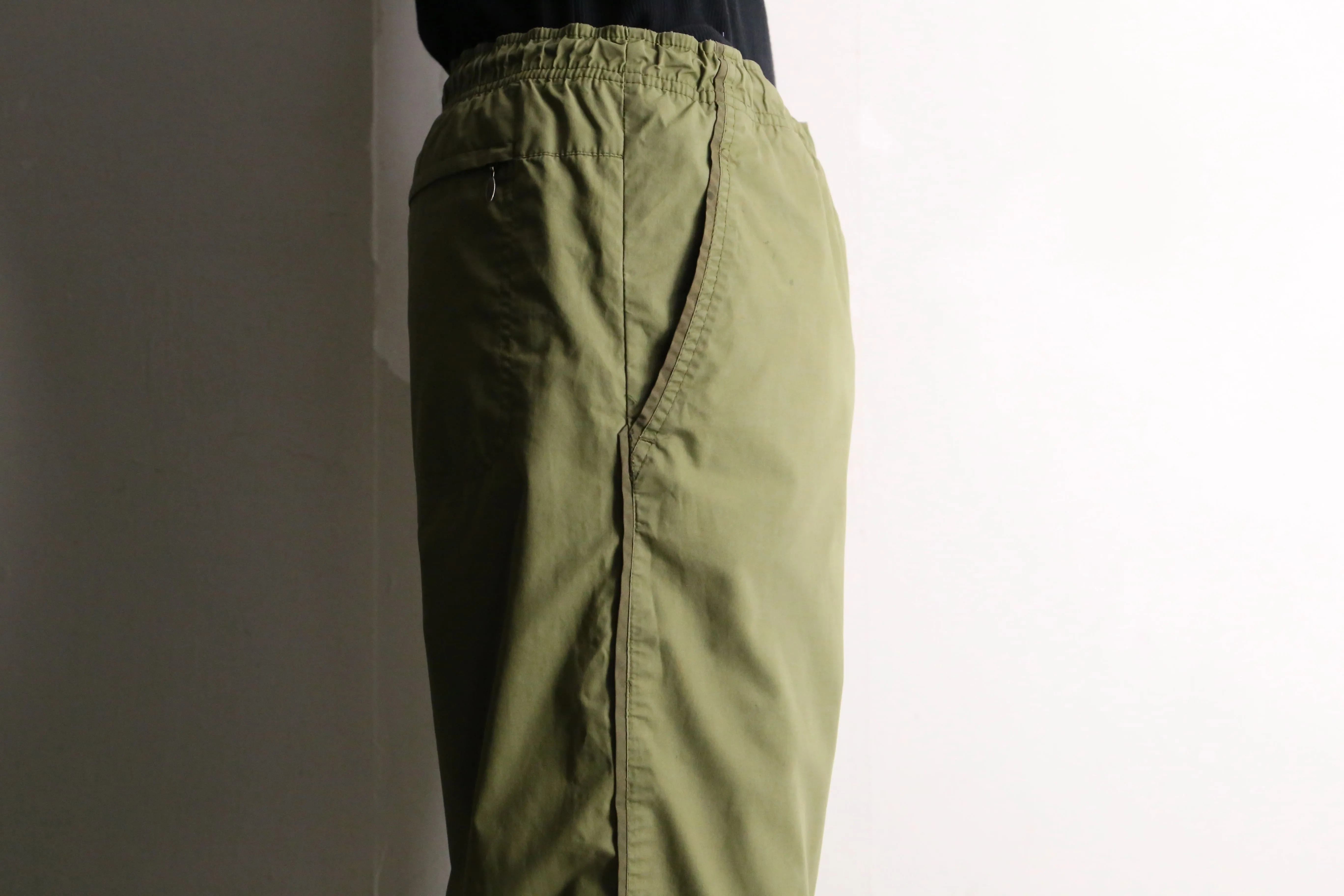 "NIKE" kahki nylon pants