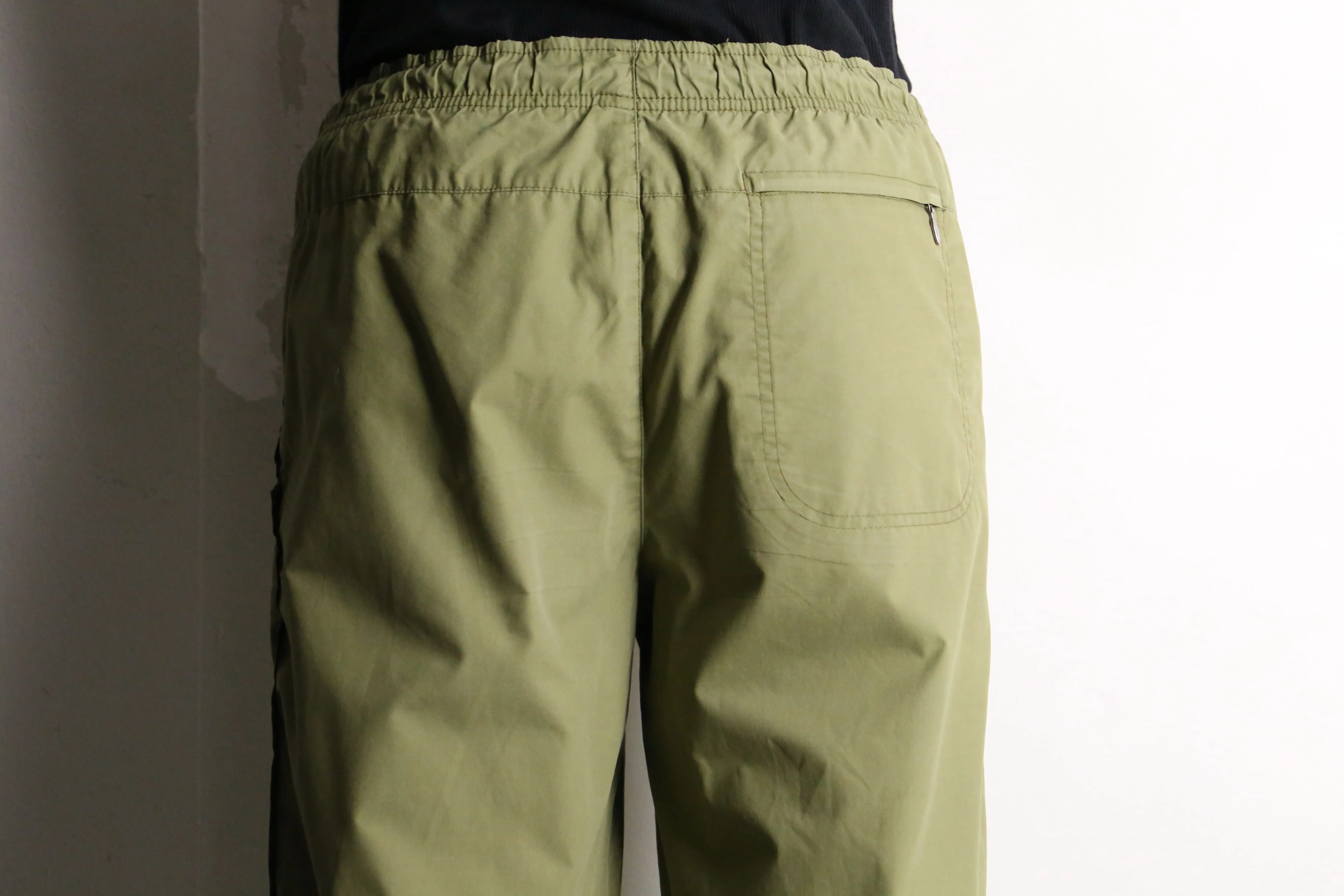 "NIKE" kahki nylon pants