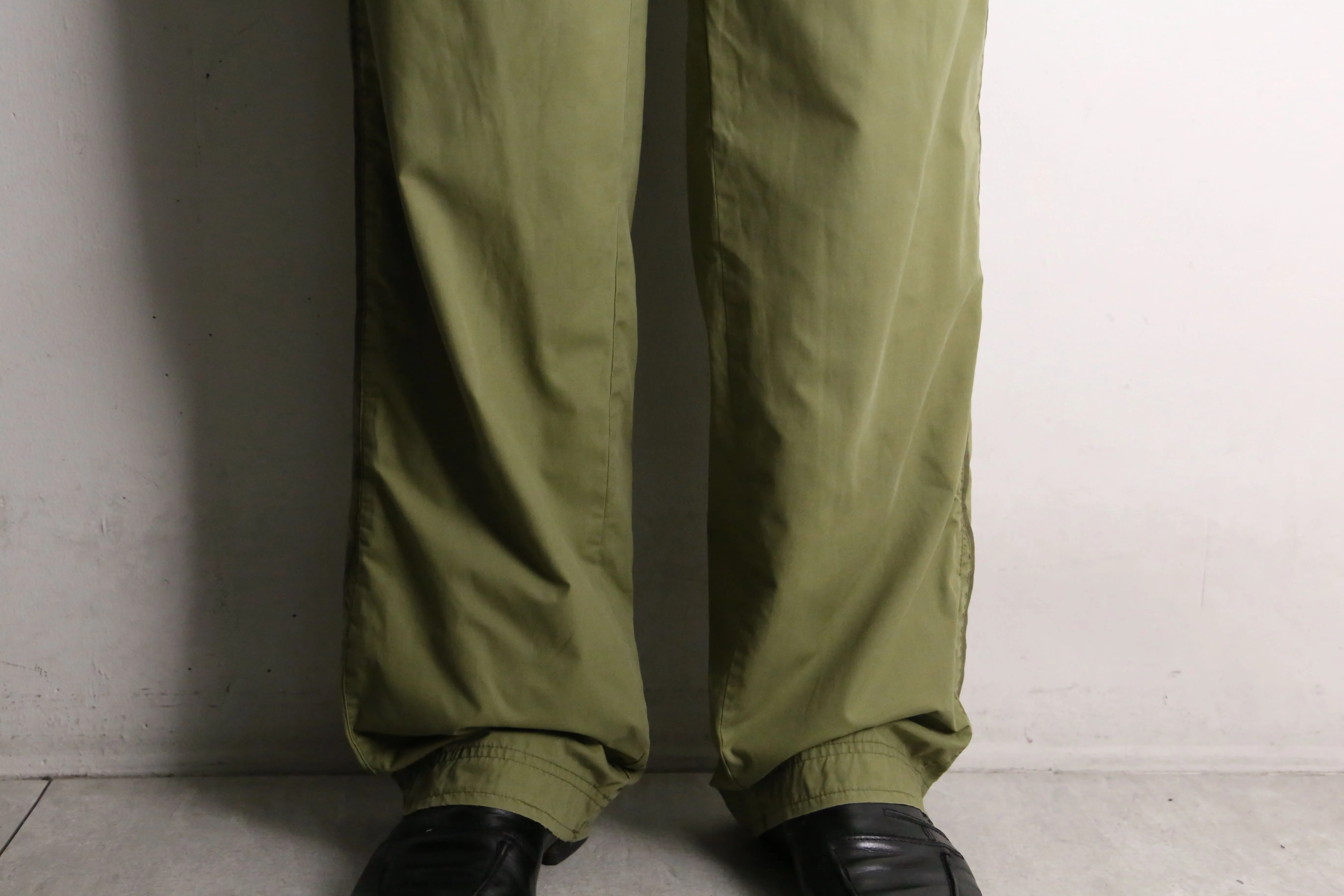 "NIKE" kahki nylon pants